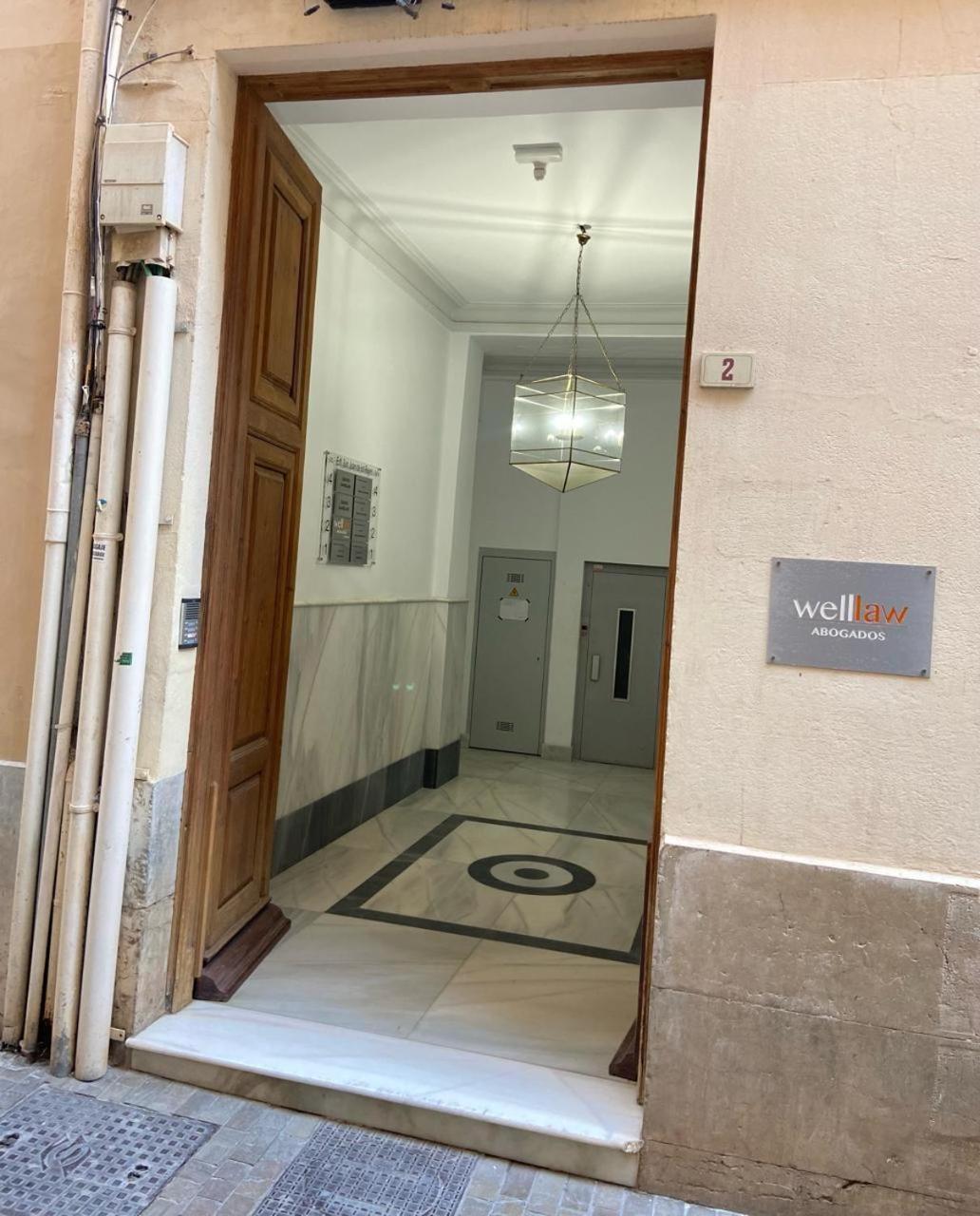 Suites Larios Rooms مالقة المظهر الخارجي الصورة