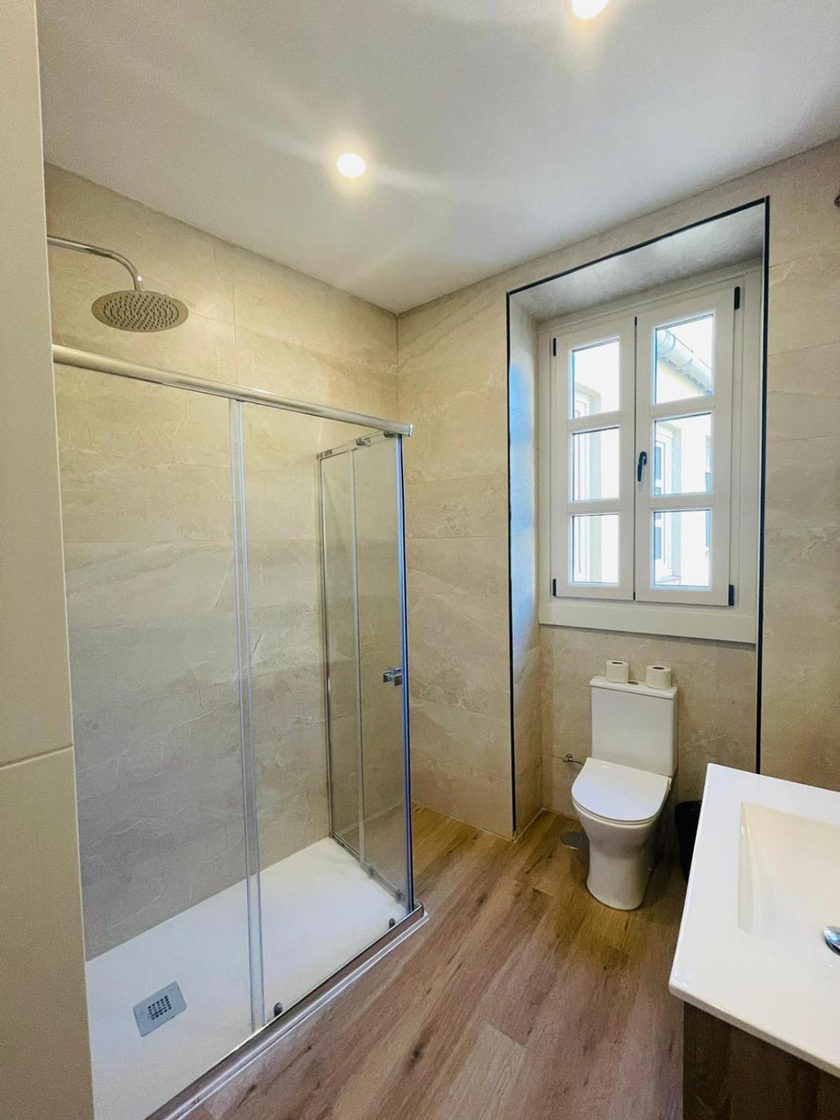 Suites Larios Rooms مالقة المظهر الخارجي الصورة