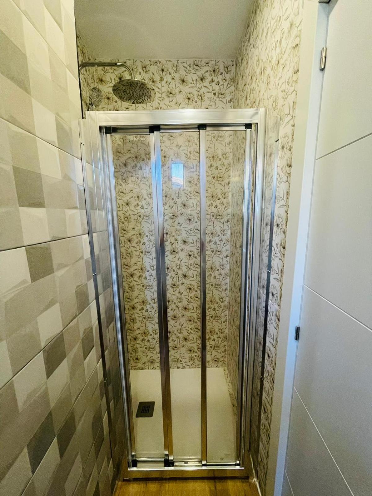 Suites Larios Rooms مالقة المظهر الخارجي الصورة