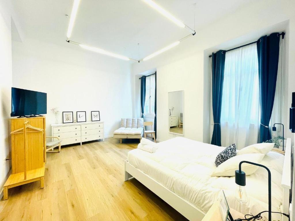 Suites Larios Rooms مالقة المظهر الخارجي الصورة